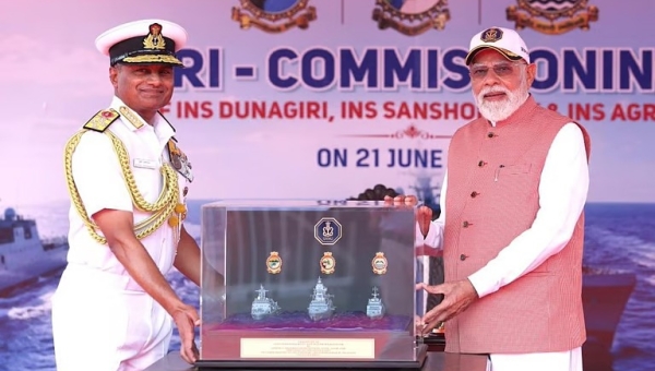  3 போர்க்​கப்​பல்​களை நாட்​டுக்கு அர்ப்​பணித்த​ பிரதமர் மோடி !!